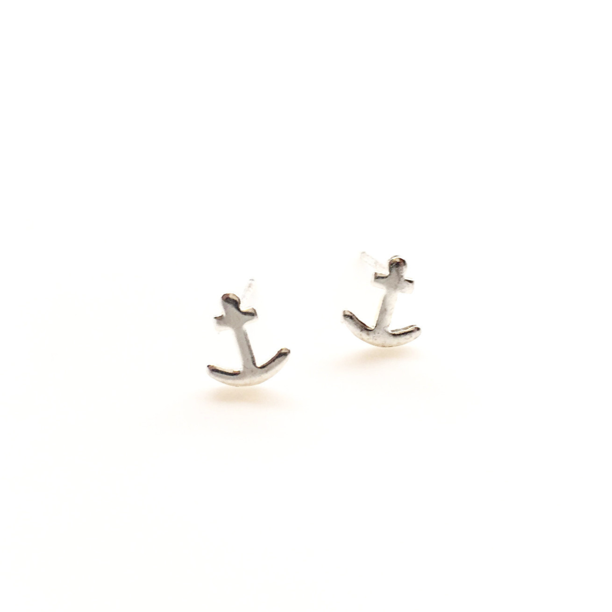 anchor stud earrings